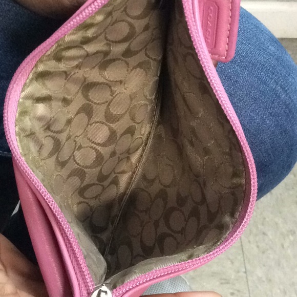 Pink coach wristlet - Picture 2 of 2